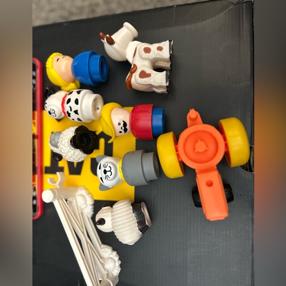 2008 FISHER PRICE Play Family Farm Barn Carrying Case Tractor Fence Animals, GUC - Picture 7 of 15